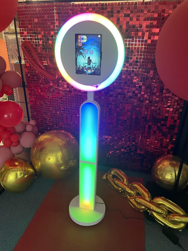 Fotobås med integrerad RGB LED-belysning – perfekt för fest och event