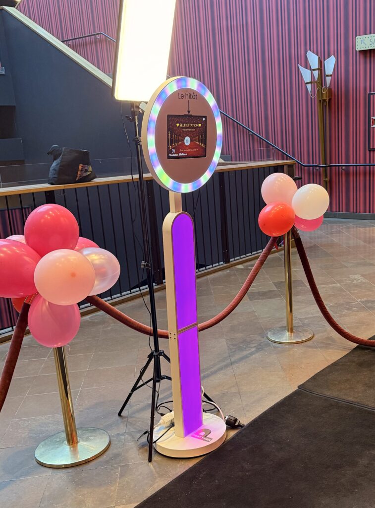 Fotobås vid Alla hjärtans dag-event på Biopalatset